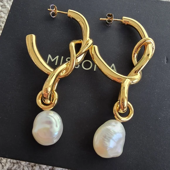 Missoma pearl earrings - Picture 4 of 8